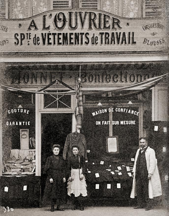 A L'Ouvrier shop picture in 1906
